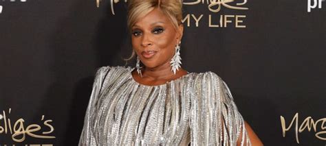 Mary J Blige Stuns In Silver As She Reflects On Her ‘emotional Journey At ‘my Life Doc
