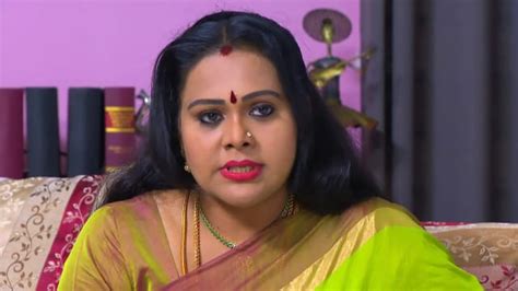 Bhaskaran.neelakuyil tells the story of the love. Watch Neelakuyil TV Serial Episode 35 - Sarath, Radhamani ...