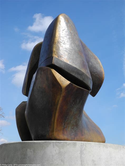 Henry Moore “locking Piece” Statue London Photo Areas And Routes