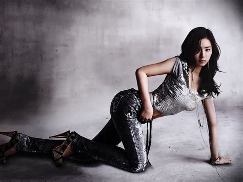 Shin Se Kyung South Korean Actress Hd Wallpaper 2 1600x1200