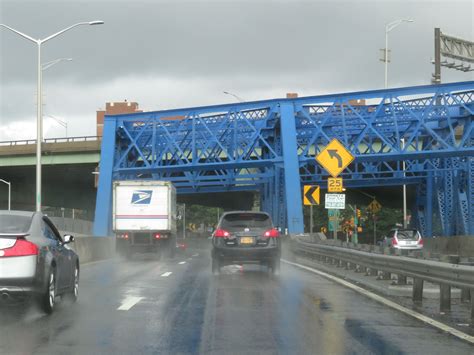 New York Interstate 278 Westbound Cross Country Roads