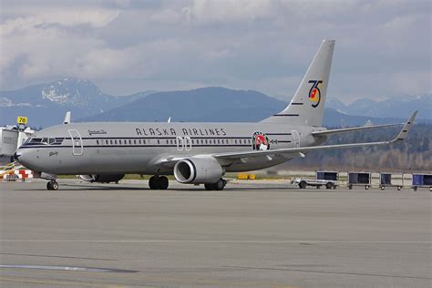Alaska Airlines Starliner 75 N569as Arriving Yvr Alaska A Flickr