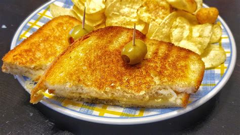 Recreated The Grilled Cheese Deluxeserved It With Some Chips R