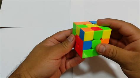 Construir Sobre Una Taza De Increíble Cubo Rubik Segunda Capa Huella