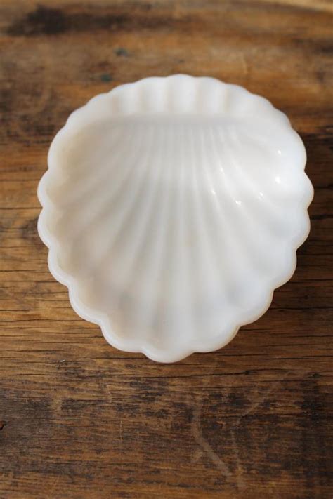 Vintage Milk Glass Soap Dish Sea Shell Shape Tray Or Trinket Bowl