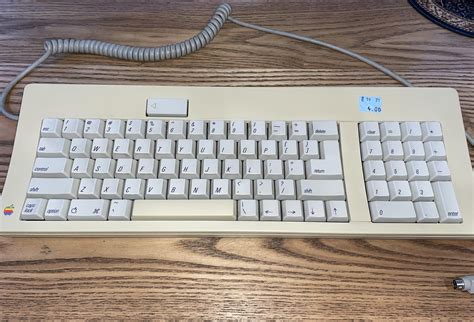 Apple Standard Keyboard M0116 1987