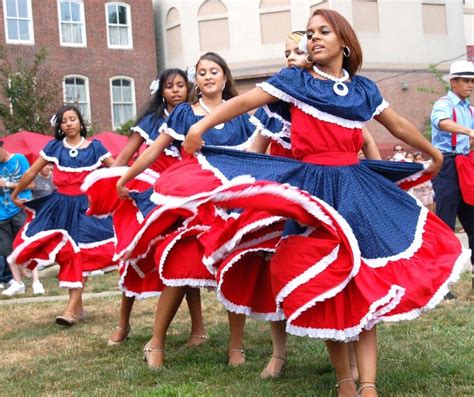 dominican republic 🇩🇴 dancers traditional dresses traditional outfits traditional fashion