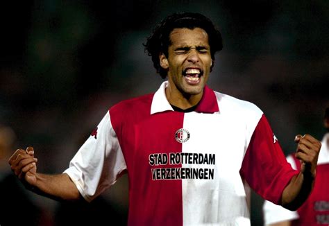 Fenerbahçe'nin unutulmaz oyuncularından pierre van hooijdonk'un oğlu sydney, gaziantepspor maçında kadroda yer almayan robin van persie ile ilgili ilginç bir tweet attı. Hoe Van Hooijdonk ook Inter op de knieën kreeg | Foto | AD.nl