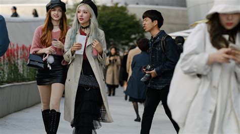 The Best Street Style From Seoul Fashion Week Spring ’19 Vogue