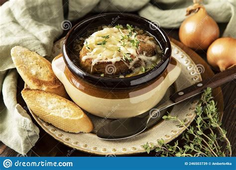 Sopa De Cebolla Con Pan Y Queso Imagen De Archivo Imagen De Comida