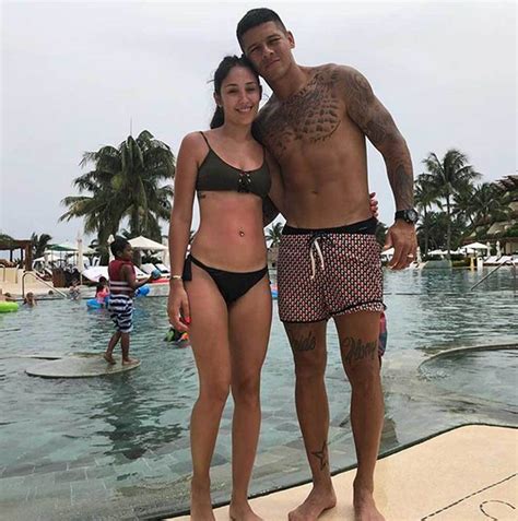 La pequeña llegó para sumarse a la familia que la pareja formó desde que están juntos. Premier League: Marcos Rojo 'escapa' de sus vacaciones por ...