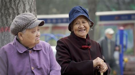 Chinese Elderly: At Home or on the Move? - Collective Responsibility