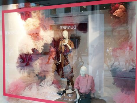 10 Best Fashion Window Display Ideas Summer 2019