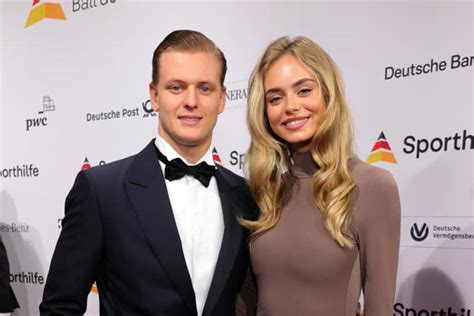 Erster Glamour Auftritt Mick Schumacher Mit Model Freundin Bei Event