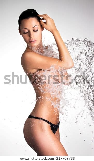 Photo De Stock Femme Sexy Et Nue Avec Corps Shutterstock