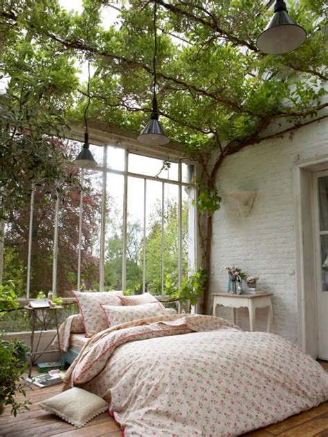 20 Dreamy Indooroutdoor Bedrooms That Nature Inspired Homemydesign