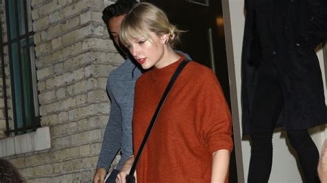 Taylor Swift Just Wore The Perfect Fall Sweaterdress—and Its Still In