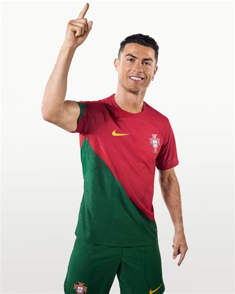 con cristiano ronaldo selección de portugal presentó las camisetas que usará en el mundial