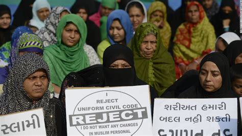 Triple Talaq Indias Top Court Bans Islamic Practice Of Instant Divorce Cnn
