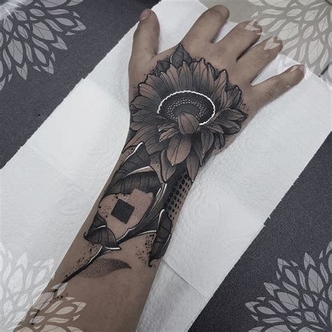 Tattoo Uploaded By Rodrigo Tanigutti • Rodrigotanigutti Pontilhismo