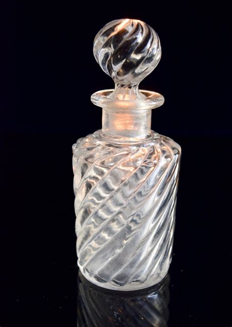 Baccarat Swirl Perfume Bottle C 1920 | 509589 | Sellingantiques.co.uk