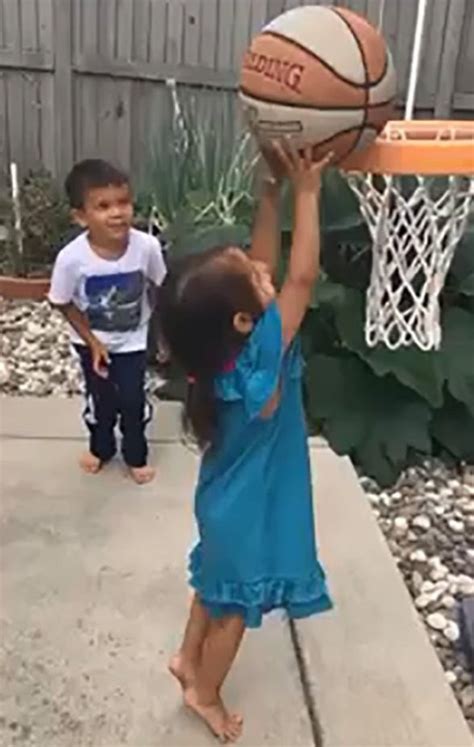 Heartwarming Moment Brother Encourages His Little Sister In Basketball Game Metro News