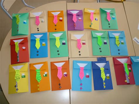 Dans le même principe, celle pour la fête des mères… très jolie carte! Carte fête des pères - ☺Arts visuels en maternelle☺