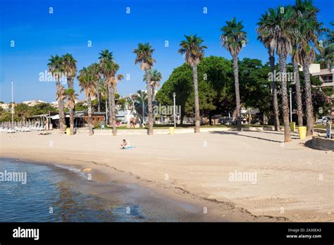 Sandy Beach On The Promenade Of Bandol Hi Res Stock Photography And