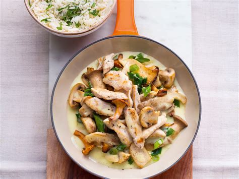 Sie bekommt auch einem gestressten magen prima und belastet nicht. Hähnchengeschnetzeltes mit Pilzen Rezept | EAT SMARTER