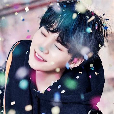 Untuk melengkapi festa 2021 mereka, bts merilis video army corner store. 10 Reasons to Love BTS' Swag Master Suga | Spinditty