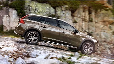 The v60 cross country is roomier than it was before, and it certainly feels that way. Volvo V60 Cross Country - YouTube