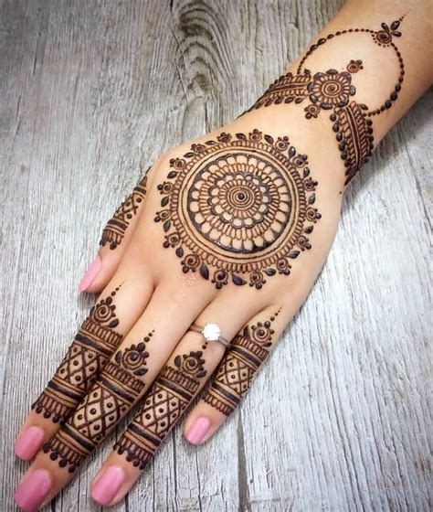 Backhand mehndi designs are popular as it shows designs directly rather than front hand mehndi. Easy Mehandi Design Patch - Simple and Easy Mehndi Designs for Bridal and Karva Chauth / Border ...