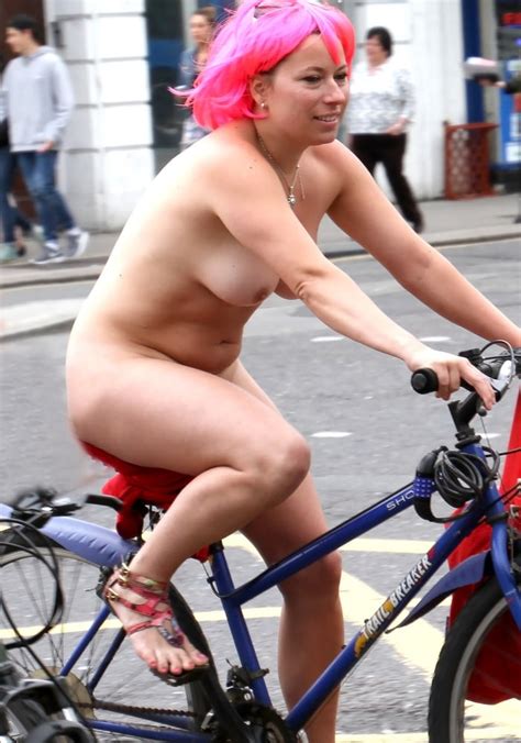Lady In Pink Wig Brighton Wnbr World Naked Bike Ride Pics Sexiz Pix