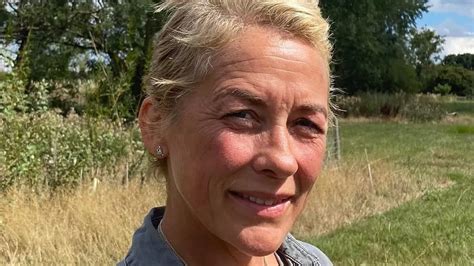 Sarah Beeny Shaves Head After Hair Falls Out In Clumps From Breast Cancer Chemotherapy Mirror