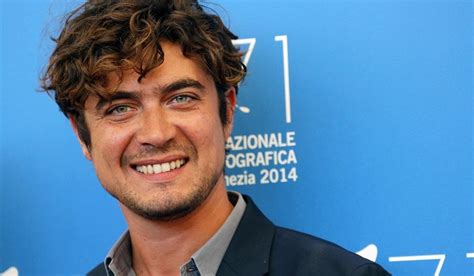 Riccardo Scamarcio Età Vita Privata Carriera E Curiosità Sul Noto Attore