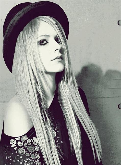 Avril Using A Hat Ünlüler