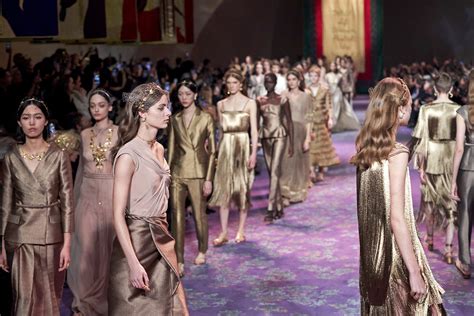 Así Ha Sido El Desfile De Alta Costura De Dior En París Oda A La Antigua Grecia Grazia