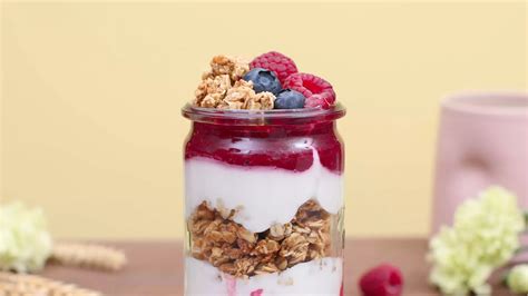 Parfait de yogur batido de frutas y granola Cereales Nestlé