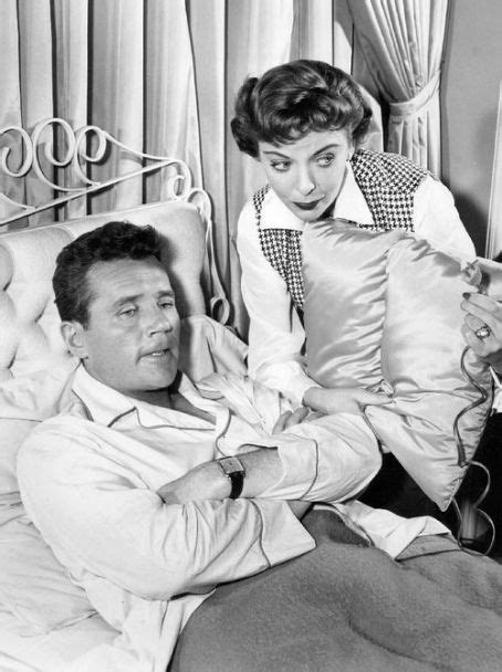 Howard Duff and Ida Lupino Pics - Howard Duff and Ida ... Agnes langsley (ida lupino) obtiene un trabajo a través de jim hollis (howard duff), como casera de una vieja finca deshabitada.