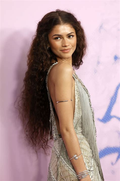 Zendayas Fluffy Ethereal Princess Hair Is Proof Were Reclaiming Frizz