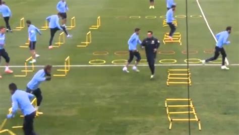 Atletico madrid und diego simeone setzten ihre erfolgreiche zusammenarbeit fort. Atletico Madrid attacker Alessio Cerci clumsily hurtles a ...