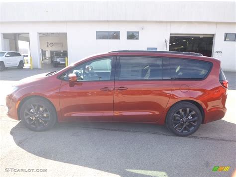 2018 Copper Pearl Chrysler Pacifica Touring L Plus 126100915 Photo 2