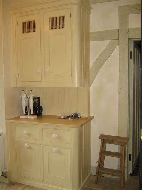 Mark Wilkinson Cooks Kitchen Distressed Walls And Woodwork Colour