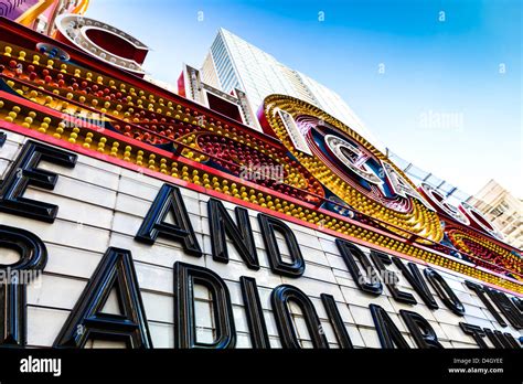 Chicago Theatre Marquee Hi Res Stock Photography And Images Alamy