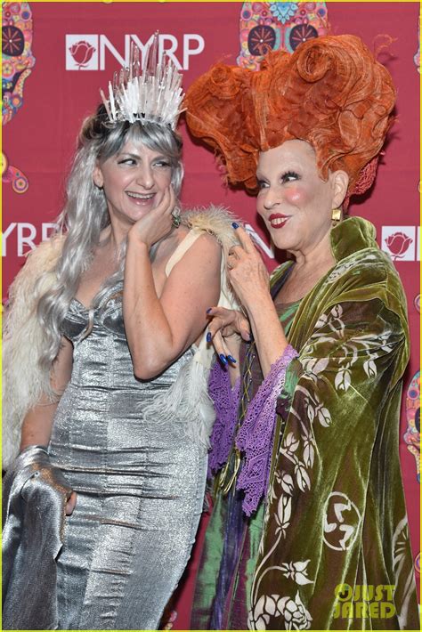 Bette Midler S Hocus Pocus Halloween Costume Was One Of The Best Ever Photo