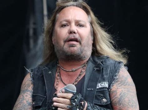 MÖtley CrÜe Singer Vince Neil Back Home And Resting After Breaking A Few Ribs Loaded Radio