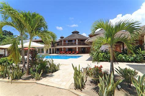 Beautiful Beachfront Villa With Private Pool And Bar Fully Staffed