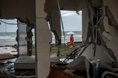 Photos From The Indonesia Tsunami Searching For Loved Ones Assessing