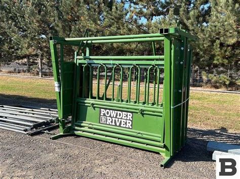 Powder River M1500 Squeeze Chute Booker Auction Company