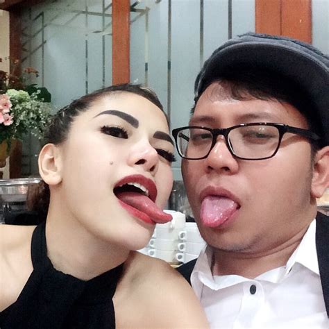 Foto Pose Sensual Lagi Nikita Mirzani Selfie Main Lidah